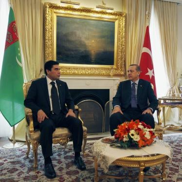 Turkmenistan's President Gurbanguli Berdymukhamedov, left, and Turkish Prime Minister Recep Tayyip Erdogan meeting in Ankara, Turkey, February 29, 2012.