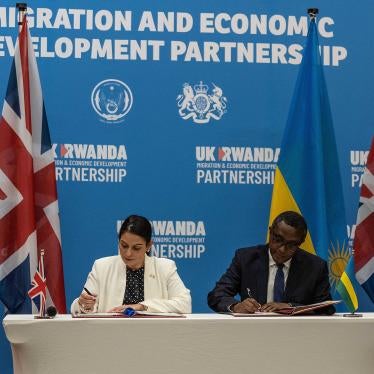 Then-British Home Secretary Priti Patel (L), and Rwandan Minister of Foreign Affairs and International Cooperation Vincent Biruta sign an agreement