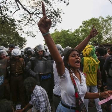 2022asia_sri_lanka_protesters_WR