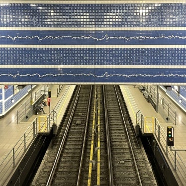 Die Straßenbahnhaltestelle Parvis de Saint Gilles in Brüssel, Belgien am 10. Dezember 2024.