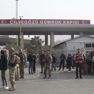 Syrian refugees in Turkey gather at Cilvegozu border gate on Turkish-Syrian border, after the fall of Assad regime in Syria, at Reyhanli district in Hatay, Turkey, December 10, 2024.