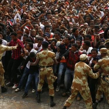 Ethiopian security hold back demonstrators chanting slogans during Irreecha, the thanksgiving festival of the Oromo people, in Bishoftu town, Oromia region, Ethiopia, October 2, 2016. 