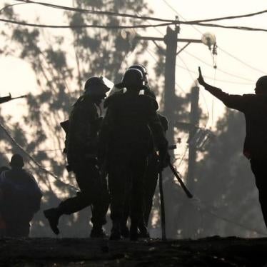 An opposition supporter gestures in front of policemen during clashes in Kawangware slum in Nairobi, Kenya October 30, 2017.