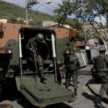 Armed Forces members patrol during an operation against the organized crime in Lins slum complex in Rio de Janeiro, Brazil August 5, 2017.
