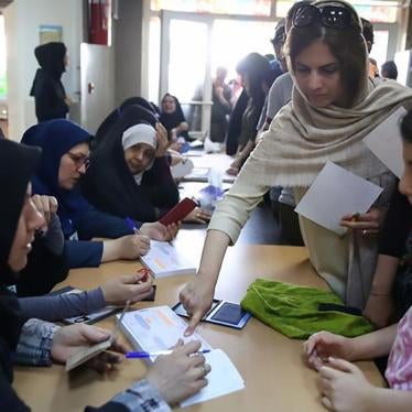 Voters cast their ballots during the presidential election in a Jewish and Christian district in the center of Tehran, Iran, May 19, 2017.  © 2017 Tima/Reuters