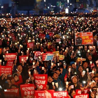 Protesters hold candles as they celebrate the impeachment of South Korea's ousted leader Park Geun-hye at a rally in Seoul, South Korea, March 11, 2017. REUTERS/Kim Kyung-Hoon