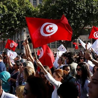 Tunisians demonstrate against a bill that would protect those accused of corruption from prosecution on Habib Bourguiba Avenue in Tunis, Tunisia, May 13, 2017. © 2017 REUTERS/Zoubeir Souissi
