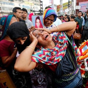 Relatives of victims killed in Rana Plaza building collapse in 2013, mourn at the site during the fourth anniversary of the collapse in Savar, on the outskirt of Dhaka, Bangladesh, April 24, 2017. REUTERS/Mohammad Ponir Hossain