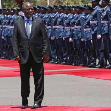Tanzania's President John Magufuli leaves after inspecting a guard of honour during his official visit to Nairobi, Kenya October 31, 2016. REUTERS/Thomas Mukoya