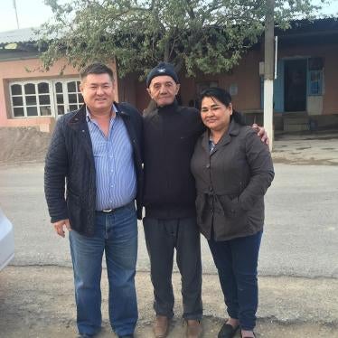 Vasila Inoyatova, chairwoman of Ezgulik and Abdurakhman Tashanov, deputy chairperson of Ezgulik together with human rights activist Bobomurod Razzakov, Ezgulik’s Bukhara representative, on the day of his release from prison on October 25, 2016.
