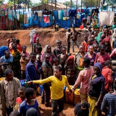 Displaced Gedeo people wait in line with their containers looking for water at Kercha site, West Guji, on August 1, 2018. 