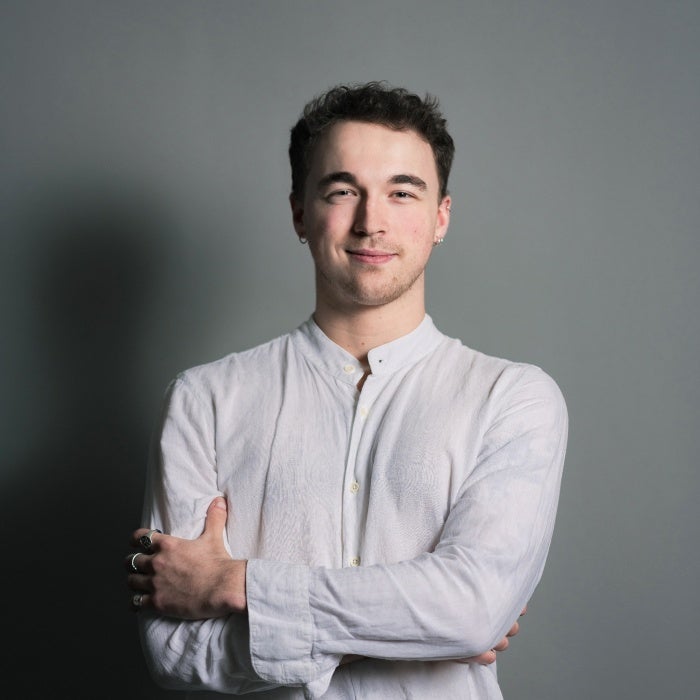 Robin Taylor Headshot